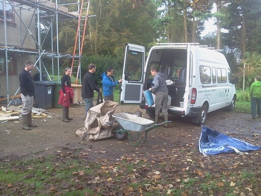 OCV volunteers unloading tools for tree transplanting, Hillside House 2014-10-18 (0700)